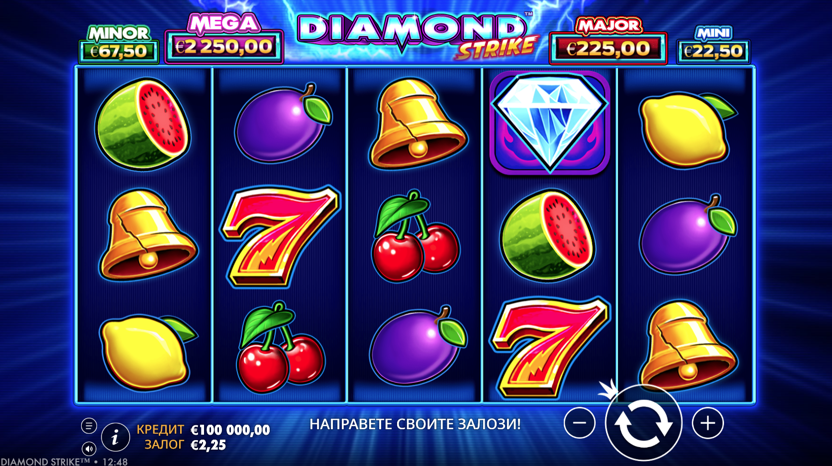 Екран от слот играта Diamond Strike показващ барабани с плодови символи, камбанки, седмици, диаманти и джакпоти.